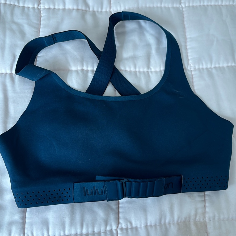 Lululemon sports bra medium